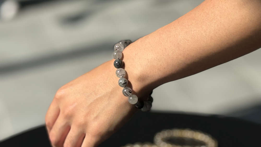 
                  
                    ルチルクオーツブラック
                  
                