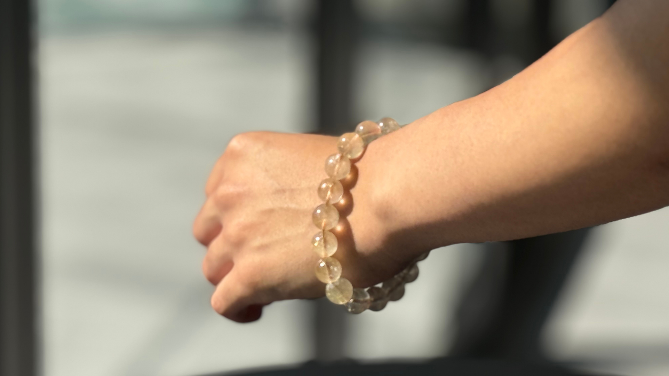 
                  
                    ルチルクオーツゴールド
                  
                